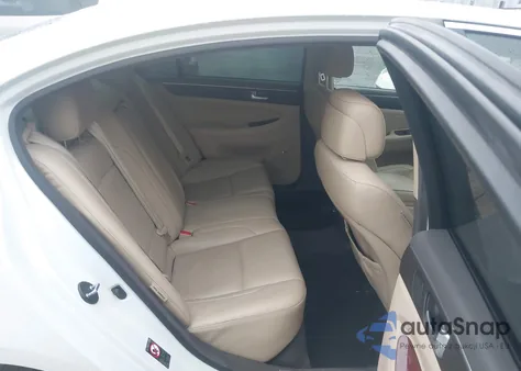 2012 Hyundai Genesis 3.8 z USA, uszkodzony, nr VIN KMHGC4DD3CU167620